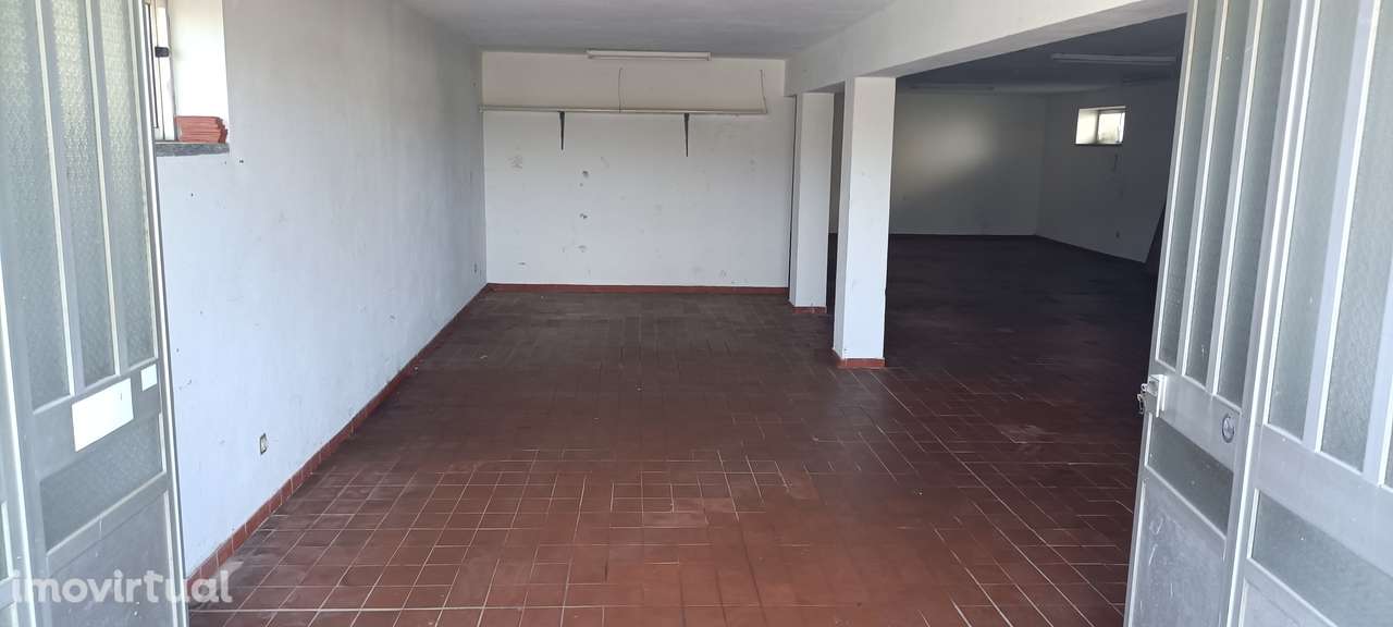 Cave /garagem Ganilhos Aljubarrota, Alcobaça todo remodelado com W C - Grande imagem: 2/13