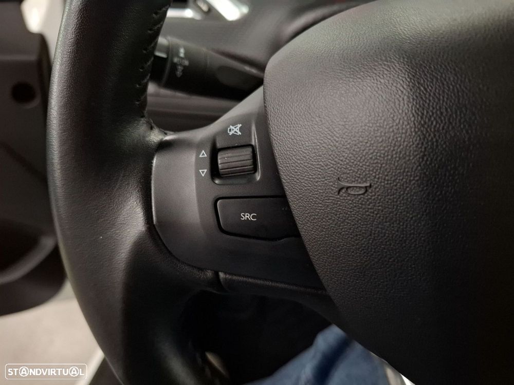 Peugeot 208 1.2 PureTech Signature - 16