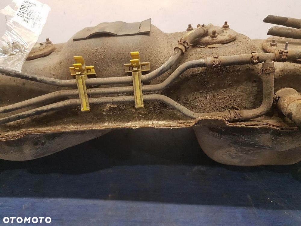 SUBARU IMPREZA II GD 2.0B ZBIORNIK PALIWA - 16