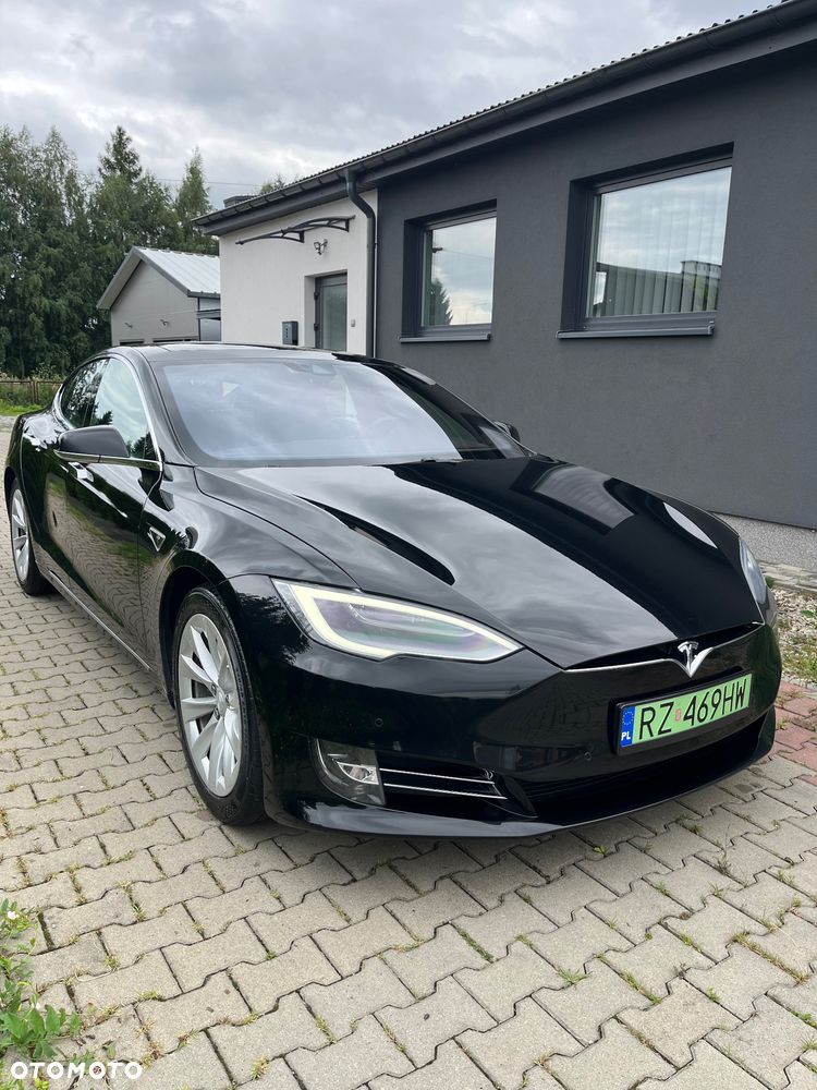 Tesla Model S - 4