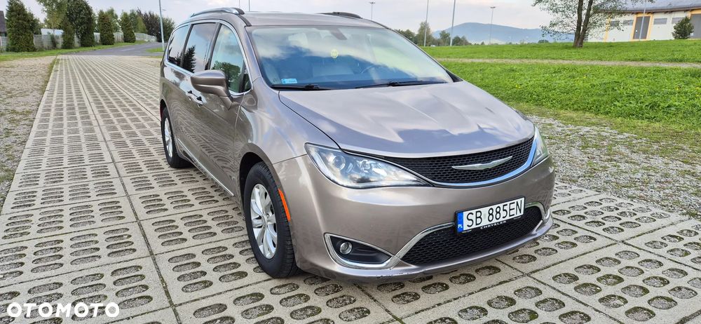 Chrysler Pacifica - 3