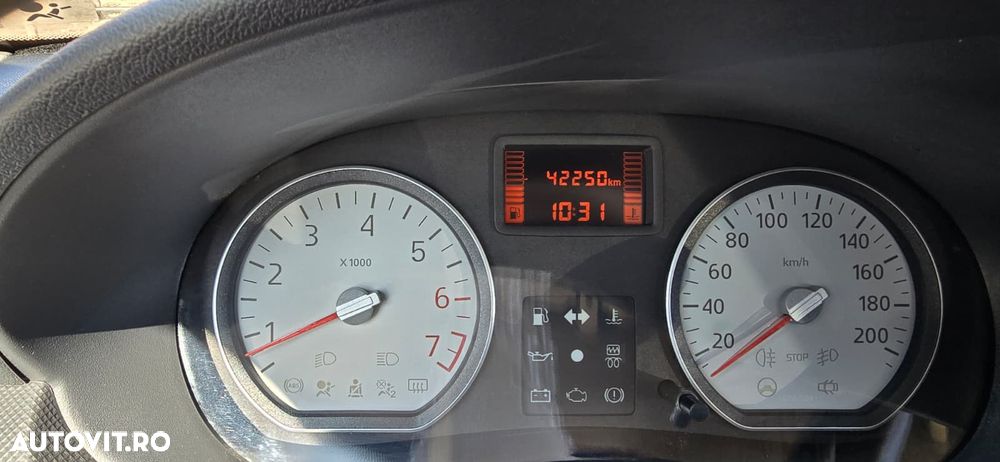 Dacia Logan 1.2 16V Laureate - 10