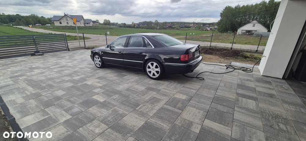 Audi S8 - 2