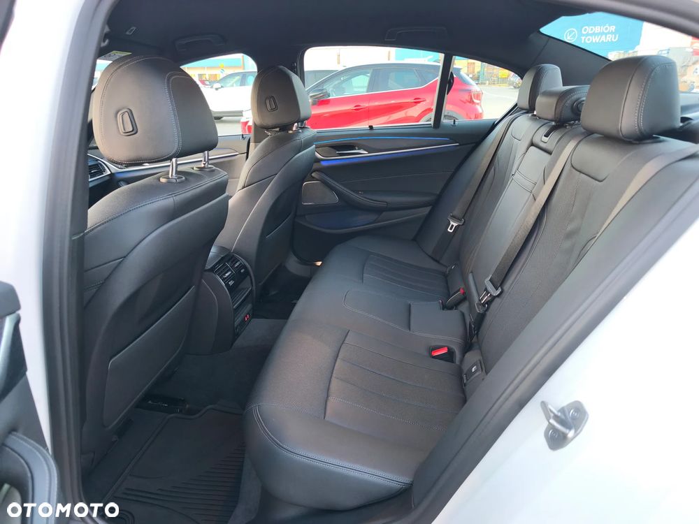 BMW Seria 5 518d mHEV - 12