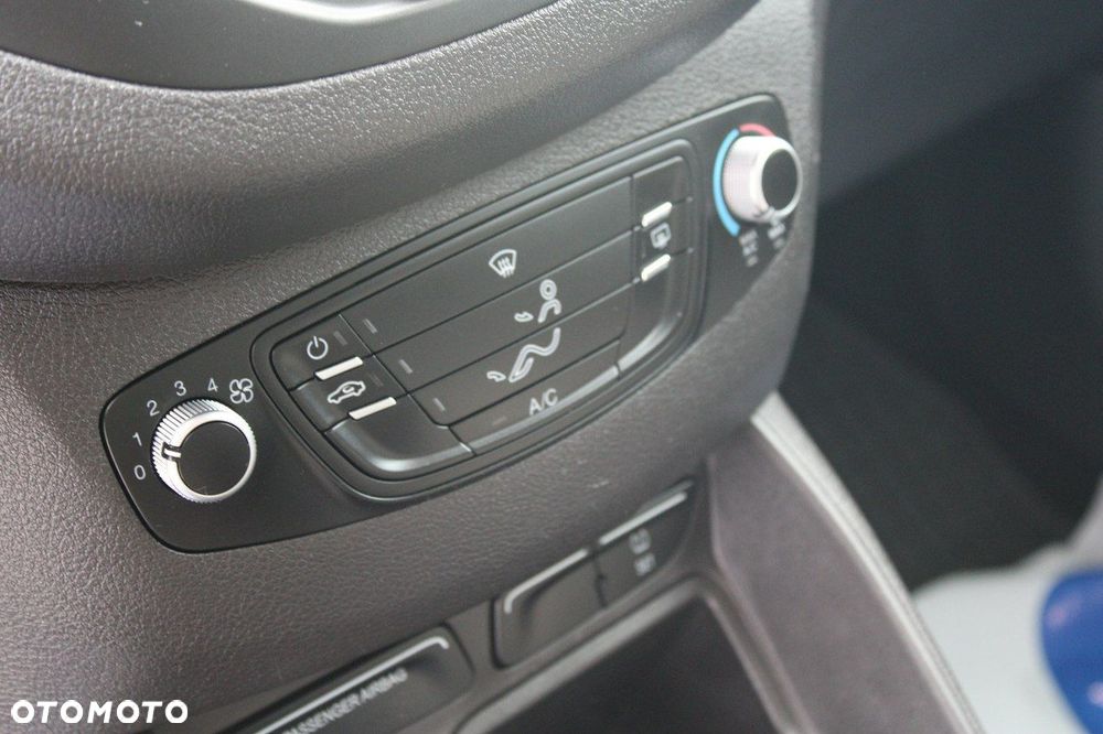 Ford Transit Courier - 20