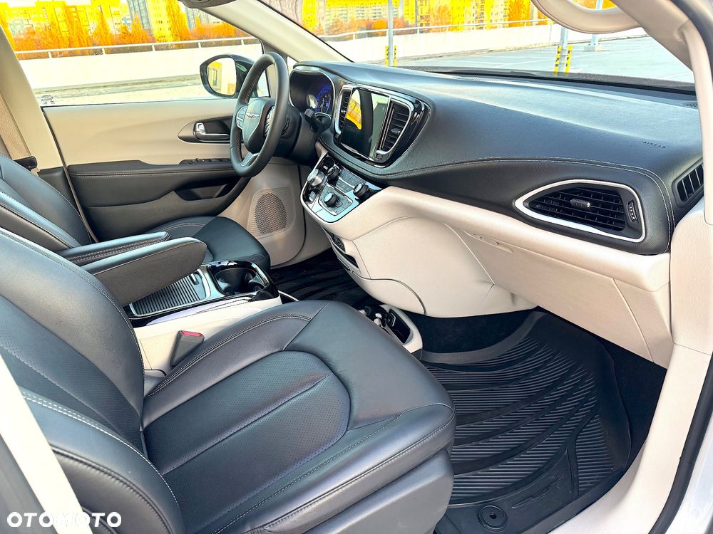 Chrysler Pacifica - 19