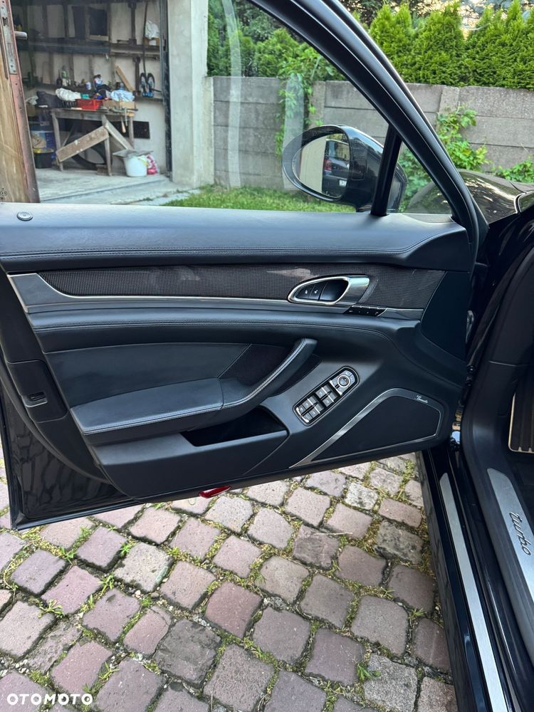 Porsche Panamera Turbo PDK - 9