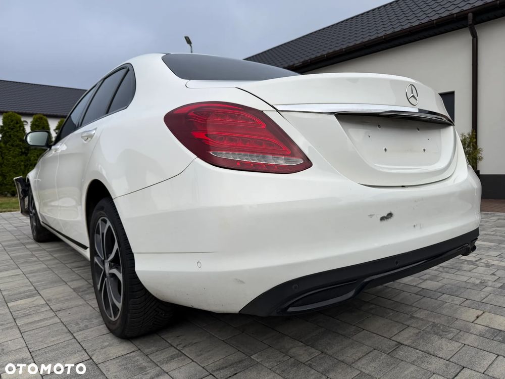 Mercedes-Benz Klasa C 200 7G-TRONIC Exclusive - 12