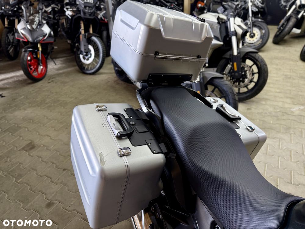 Honda VFR - 8