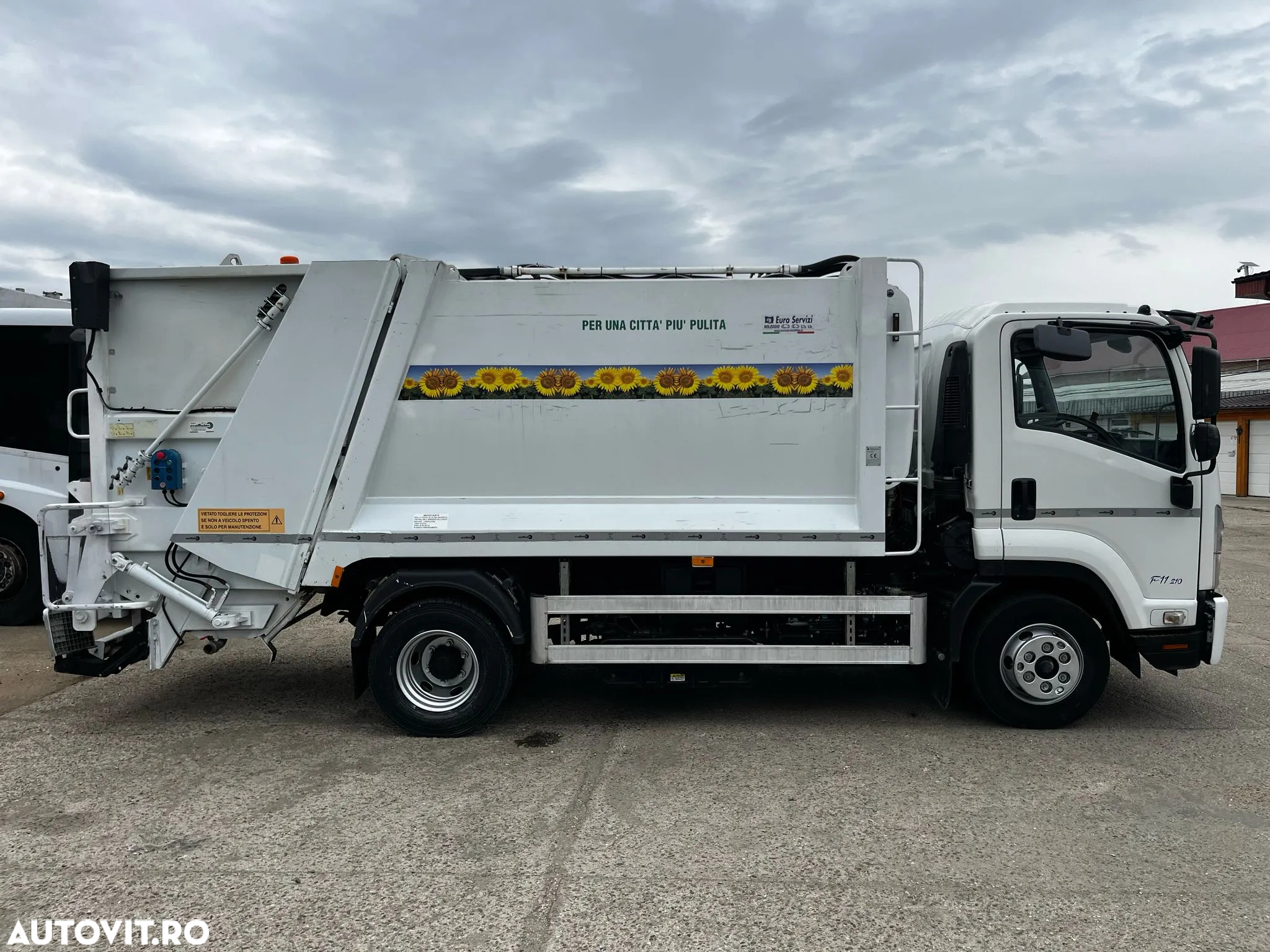 Isuzu F11 - 5