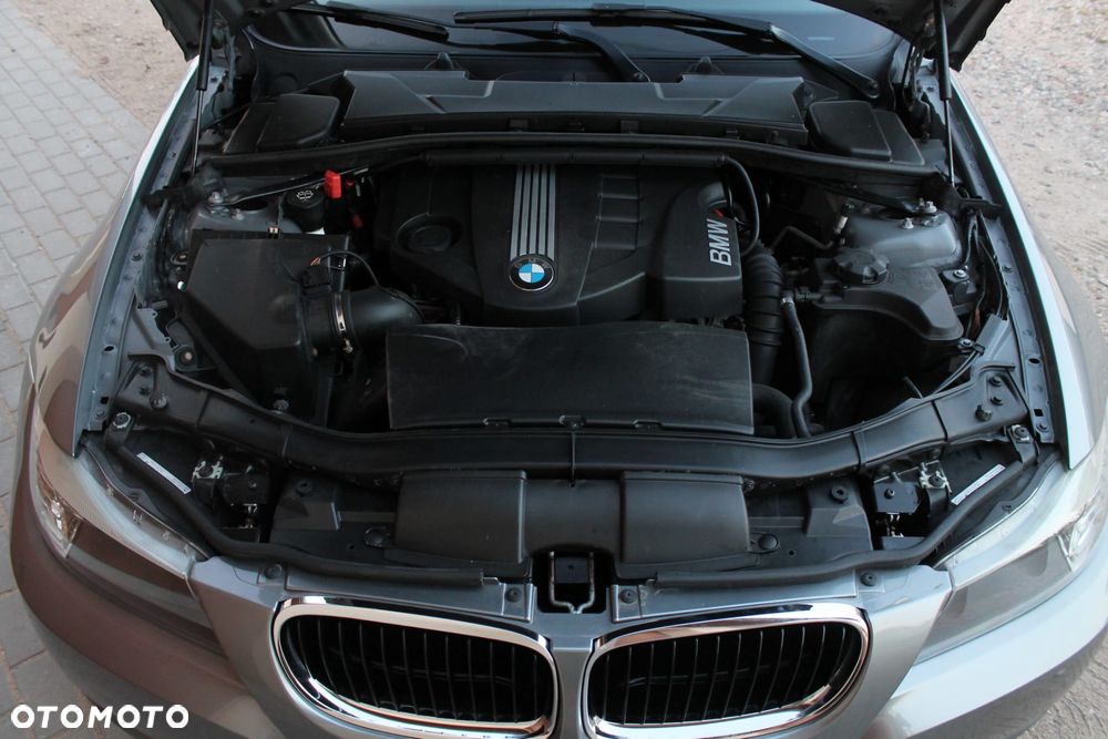 BMW Seria 3 318d DPF Edition Exclusive - 36