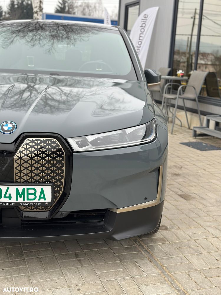 BMW iX - 8