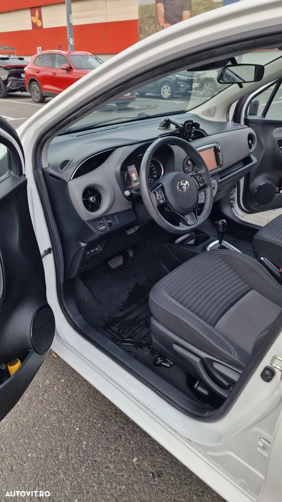 Toyota Yaris 1.5 VVT-i HSD Dynamic - 11