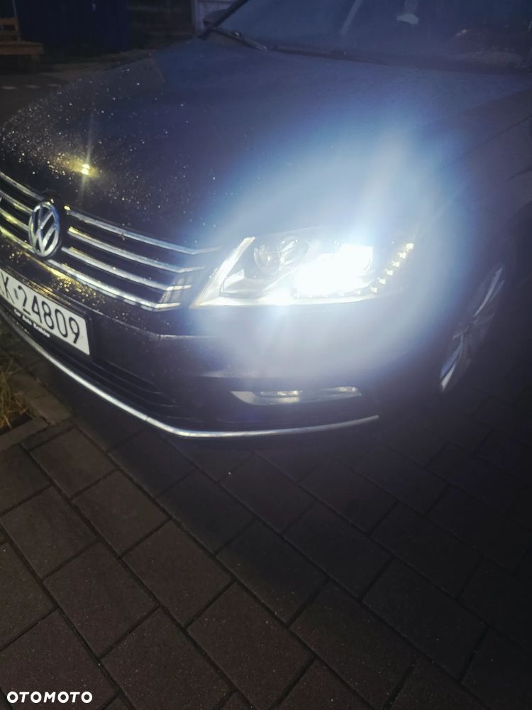 Volkswagen Passat 2.0 TDI Comfortline R-Style - 9