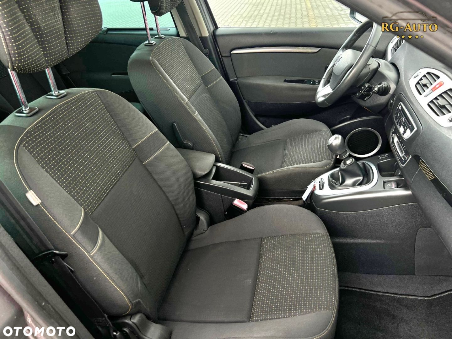 Renault Grand Scenic - 34