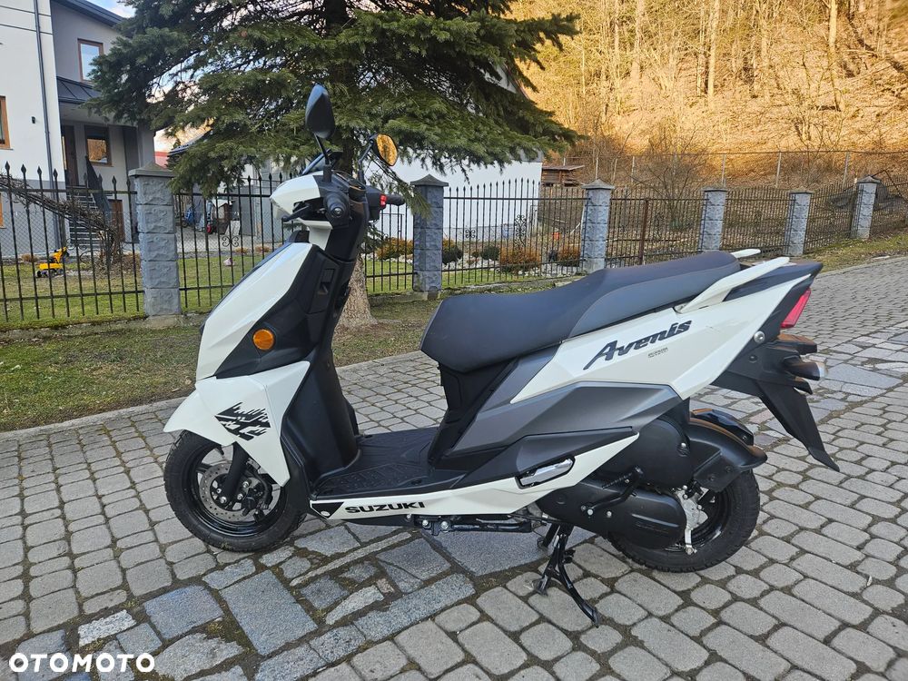 Suzuki Avenis - 10