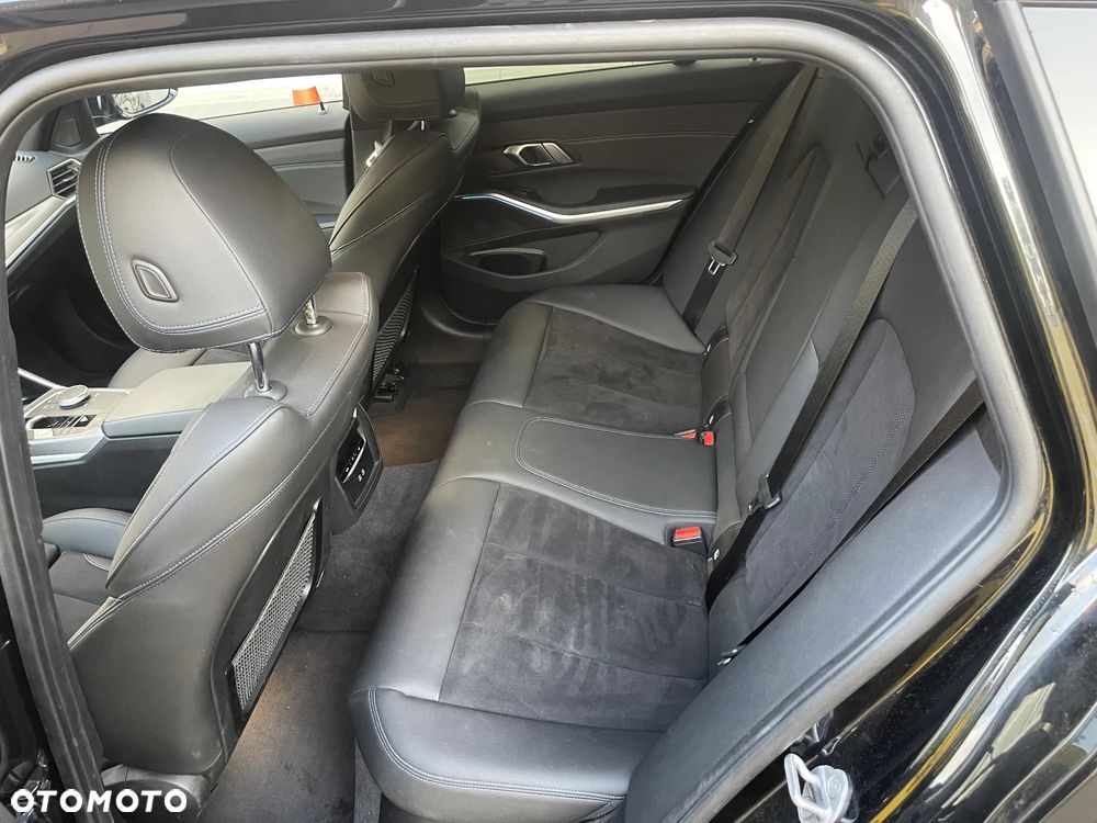 BMW Seria 3 320d xDrive MHEV M Sport sport - 9