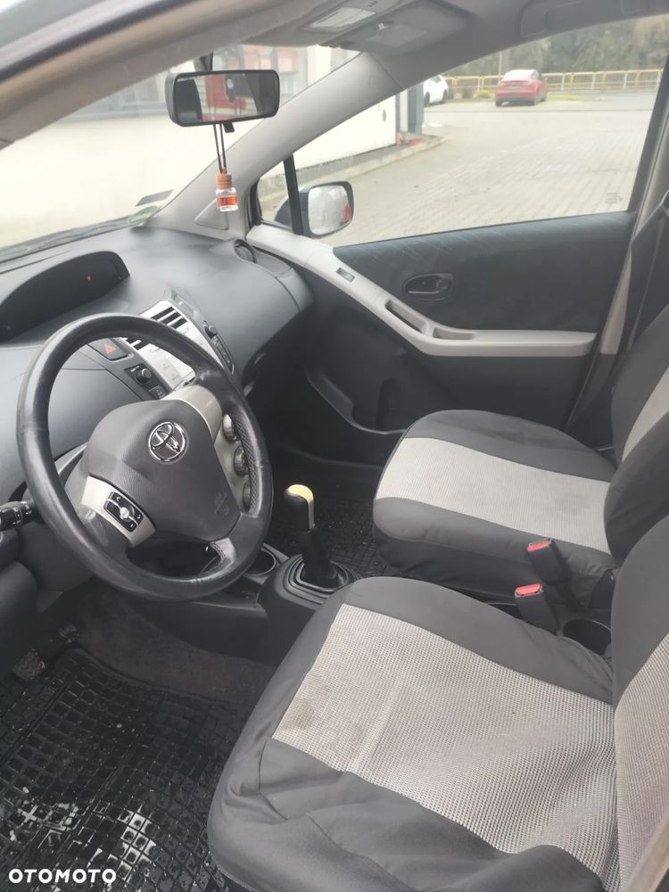 Toyota Yaris - 8