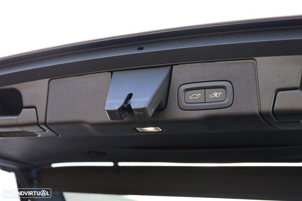 Volvo XC 60 2.0 T6 PHEV Plus Dark - 7