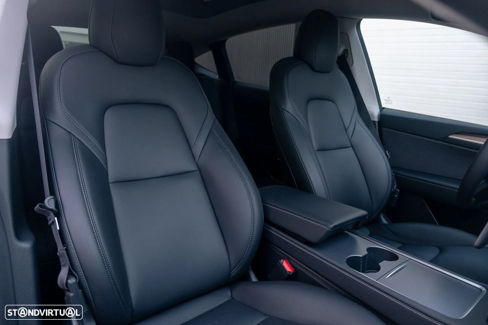 Tesla Model Y Long Range Dual Motor AWD - 36