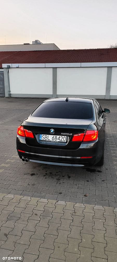 BMW Seria 5 525d xDrive - 15