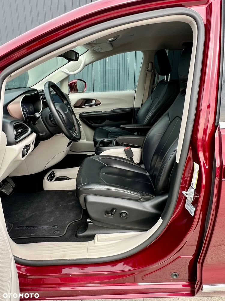 Chrysler Pacifica - 14