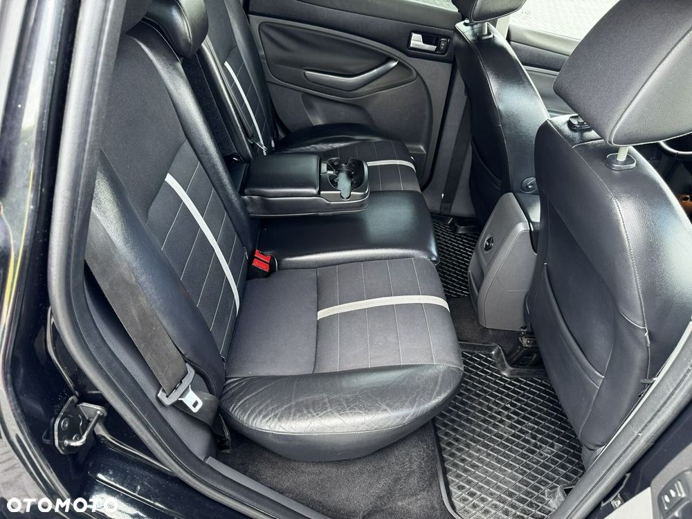 Ford Kuga 2.0 TDCi 2x4 Champions Edition - 12