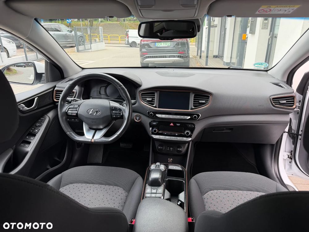 Hyundai IONIQ - 16