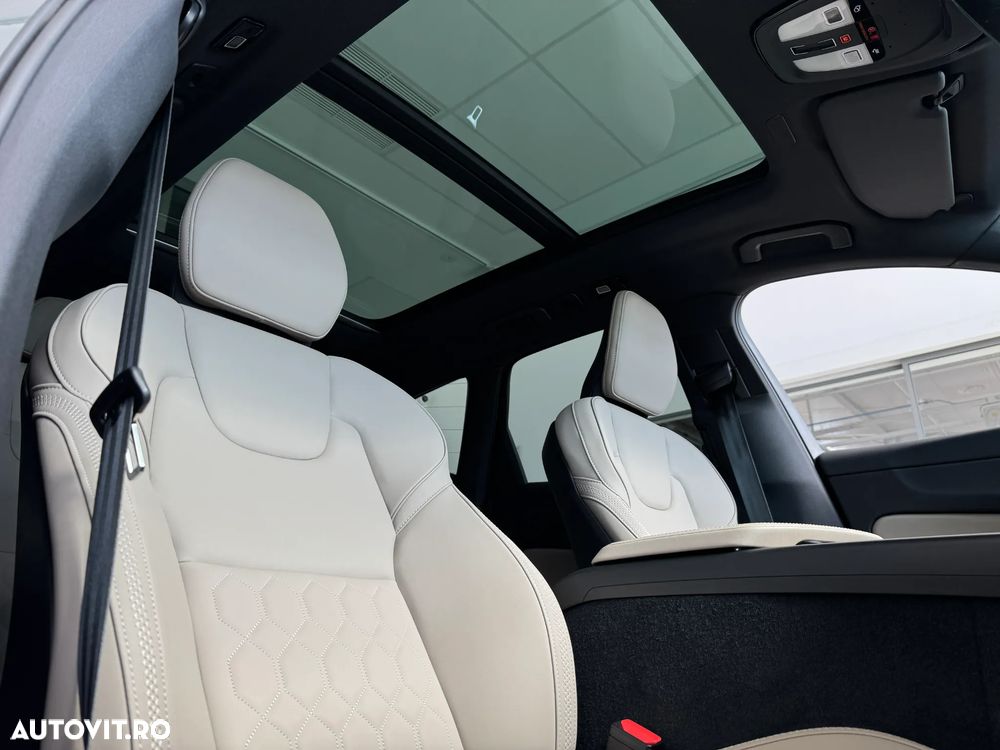 Volvo XC 60 B5 AT AWD MHEV Ultra Dark - 16