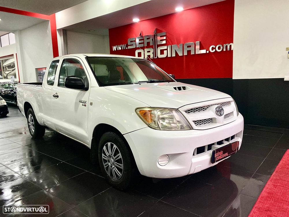 Toyota Hilux 2.5 D-4D CE - 1