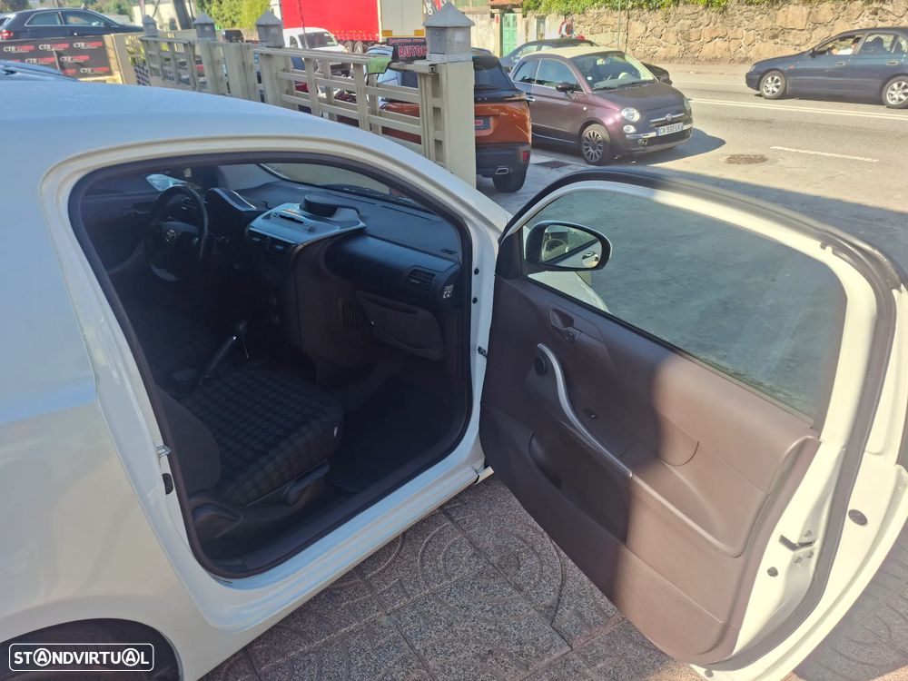 Toyota iQ 1.0 VVT-i 2 MultiDrive - 18