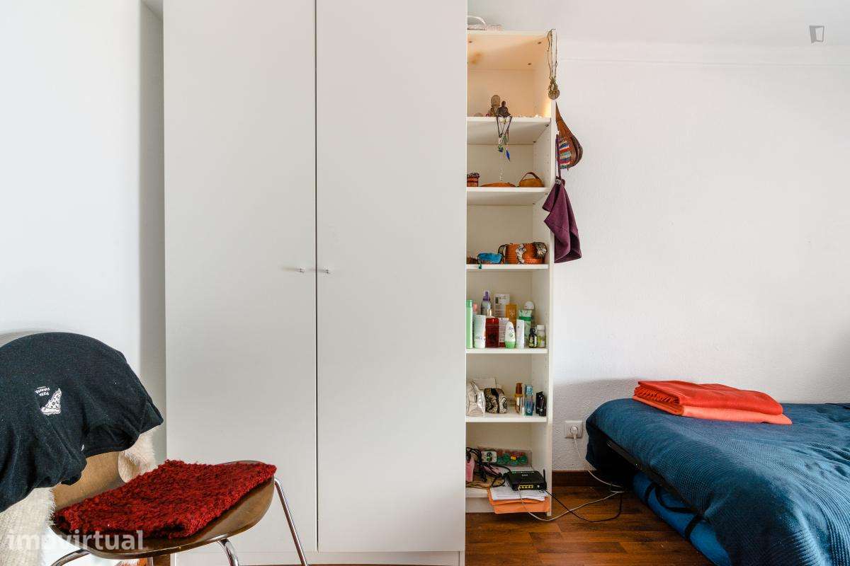 Quarto - localizado em Anjos Lisbon - Grande imagem: 4/26