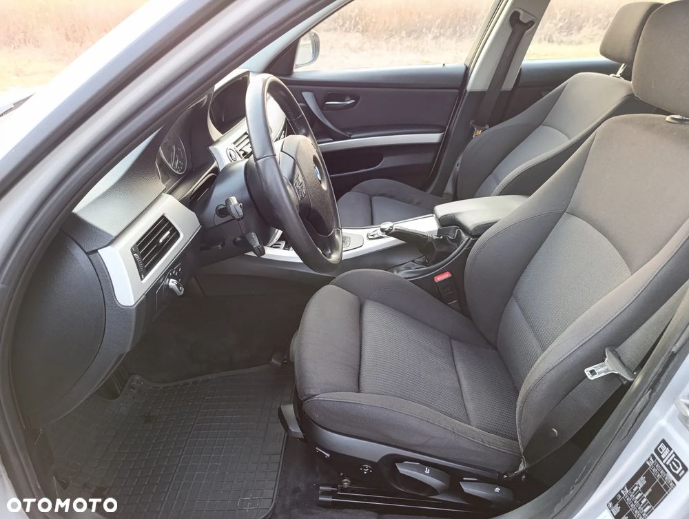 BMW Seria 3 318d DPF Edition Exclusive - 30