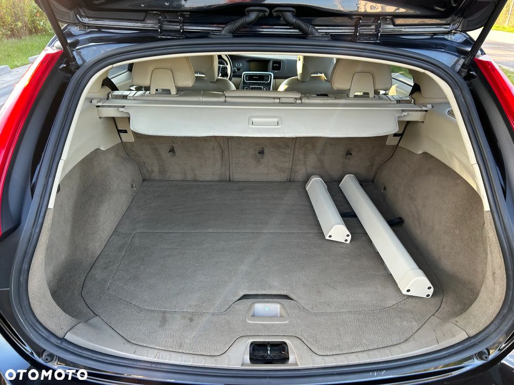 Volvo V60 D5 Summum - 30