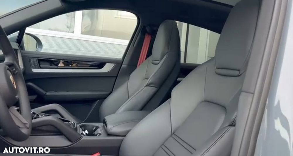 Porsche Cayenne Coupe E-Hybrid - 3