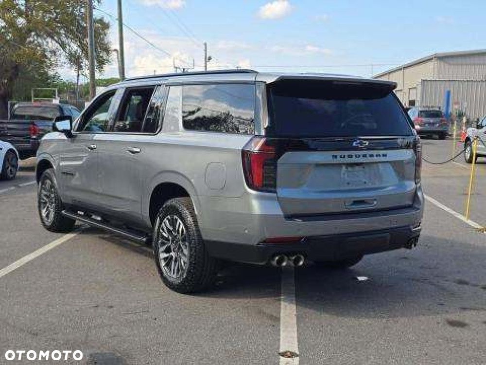 Chevrolet Suburban - 17