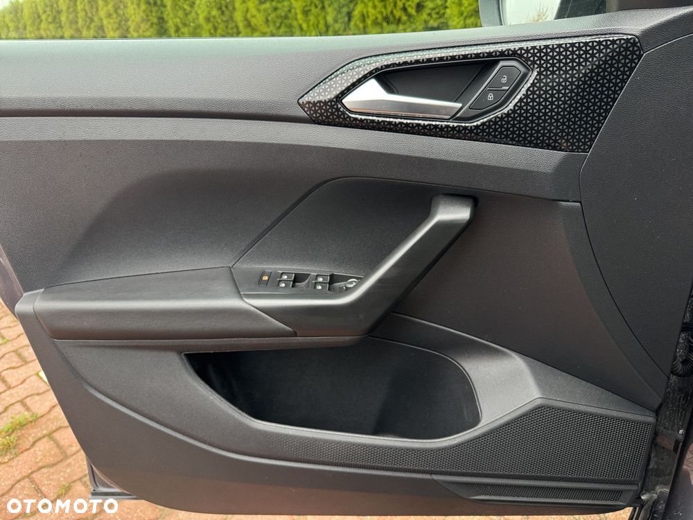 Volkswagen T-Cross - 12