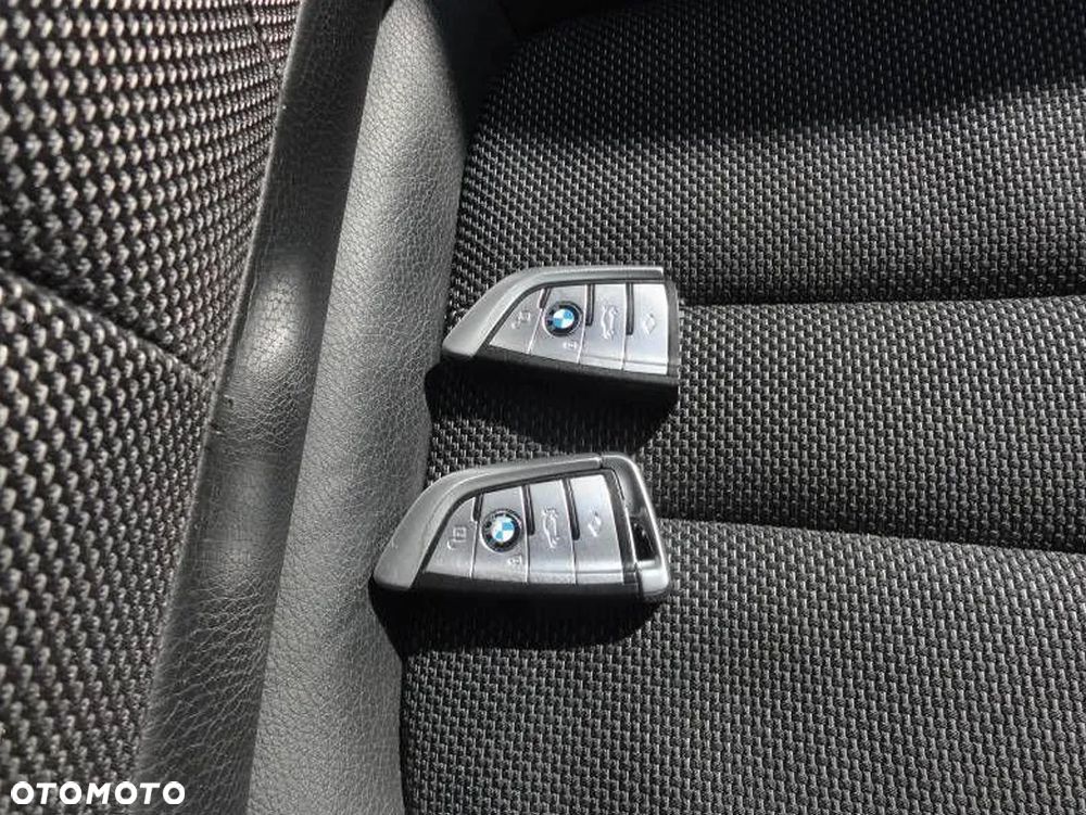 BMW Seria 5 518d Business Edition sport - 16