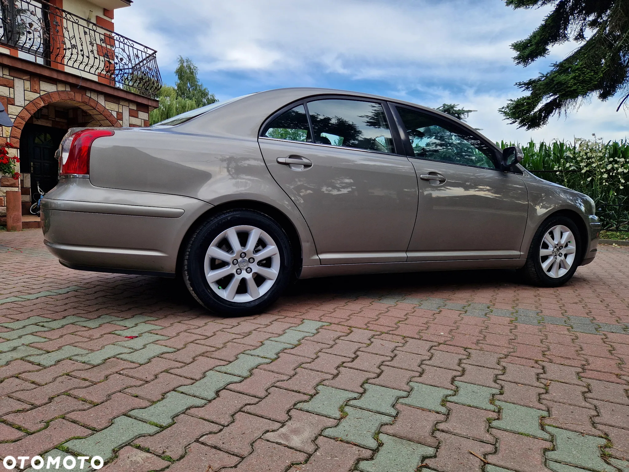 Toyota Avensis 1.8 VVT-i Sol - 9