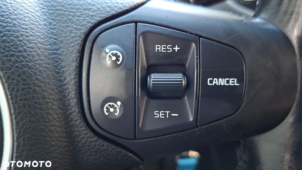 Kia Carens 1.7 CRDi XL 7os - 9