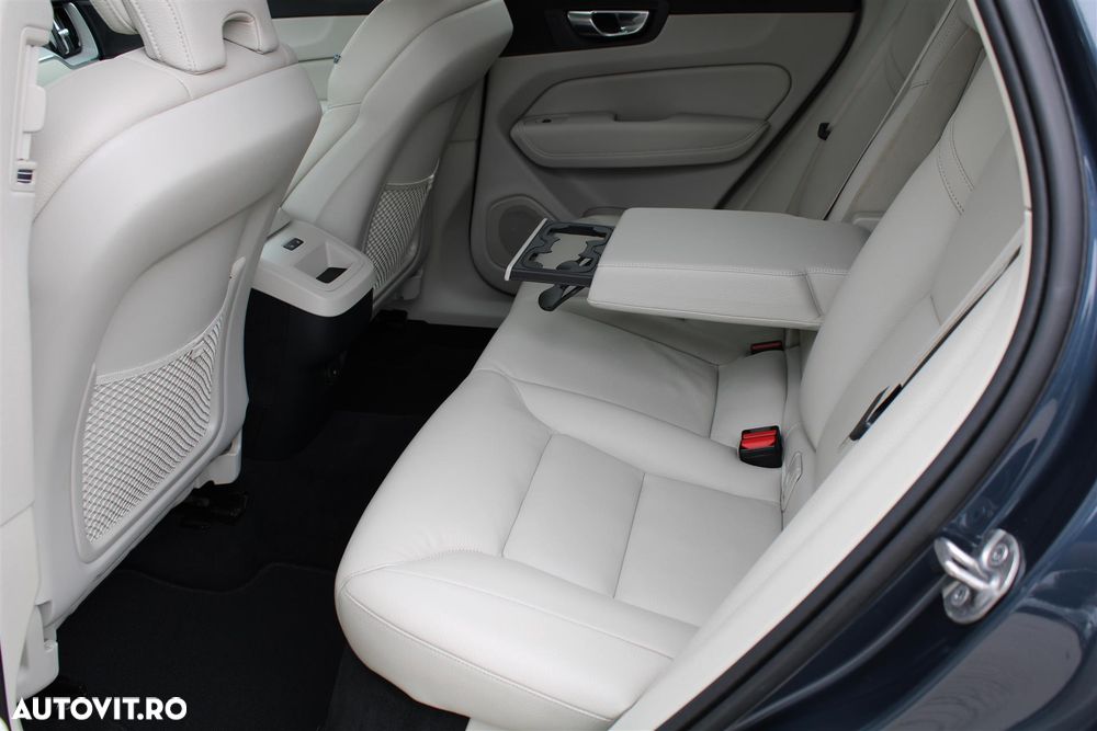 Volvo XC 60 B4 D AWD Plus Bright - 12