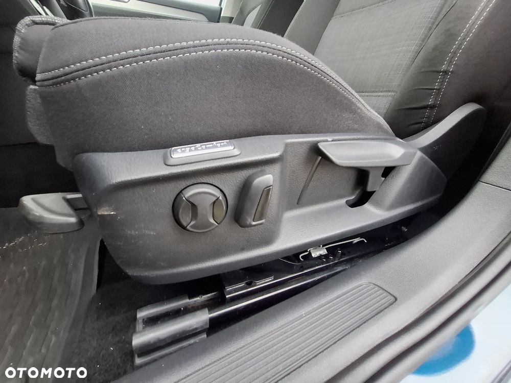 Volkswagen Passat - 11