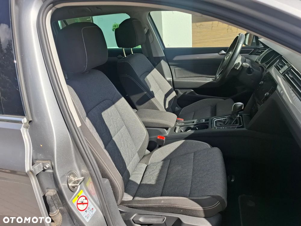 Volkswagen Passat - 19