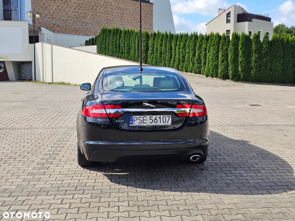 Jaguar XF 2.2 D Luxury - 7