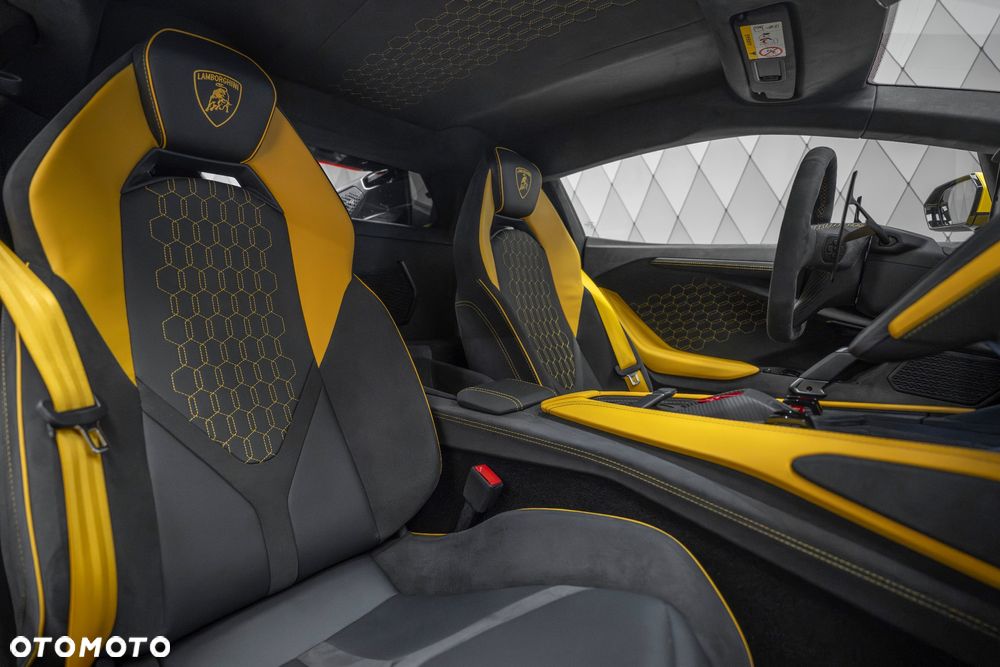 Lamborghini Revuelto - 17