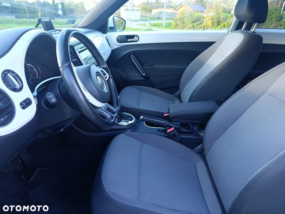 Volkswagen Beetle 1.6 TDI DPF DSG Blue Motion Technologie Exclusive Design - 12