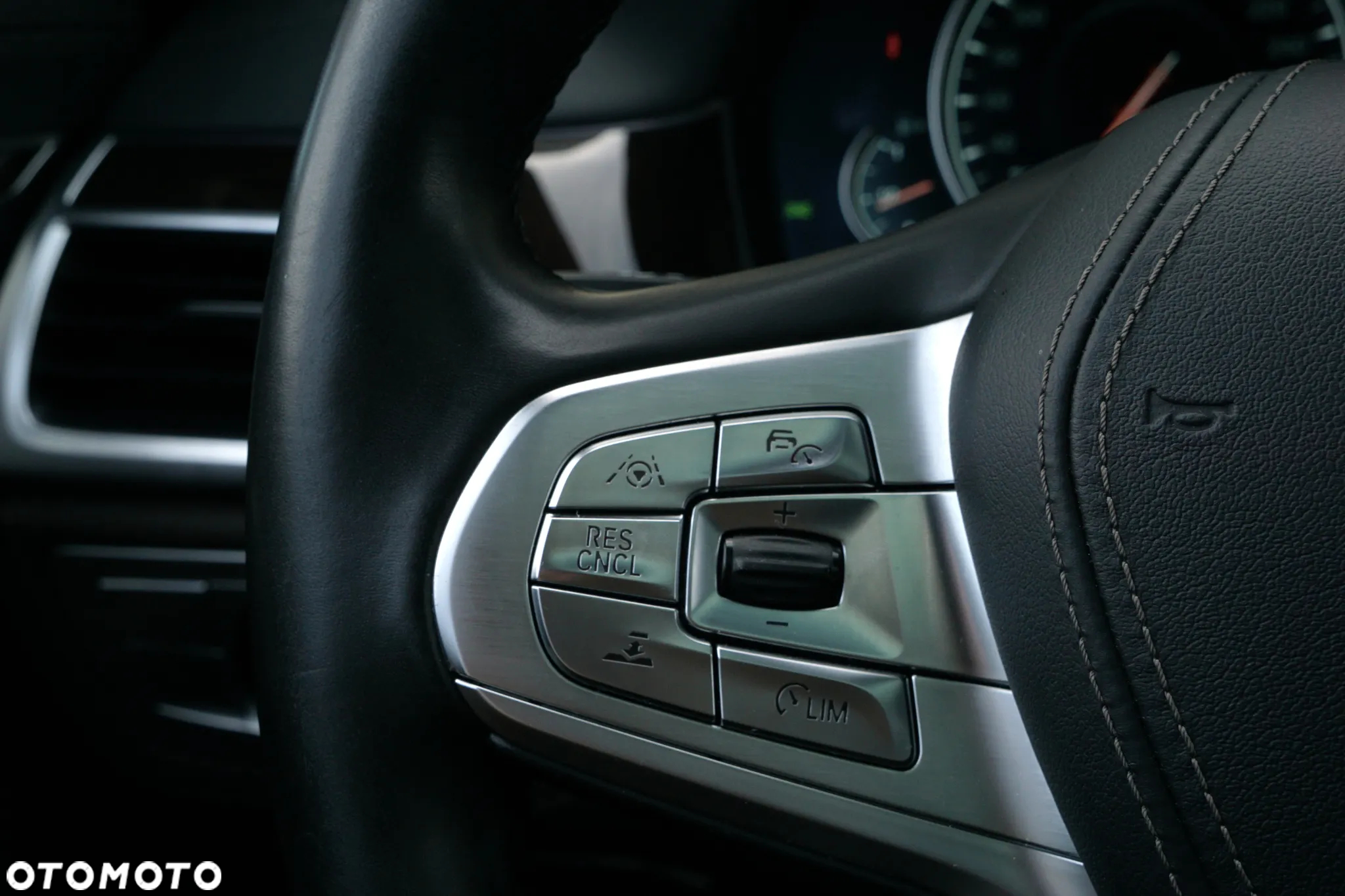BMW Seria 7 750Li xDrive - 25