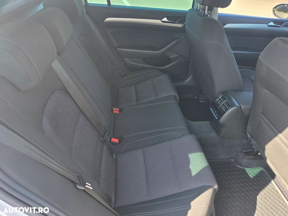 Volkswagen Passat - 8