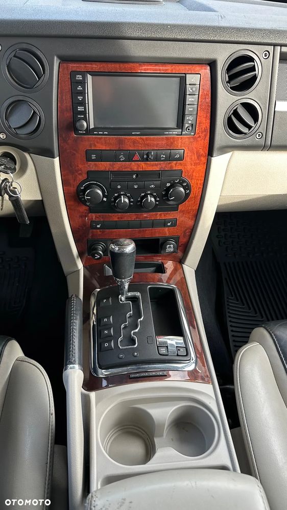 Jeep Commander 3.0 CRD Overland - 24