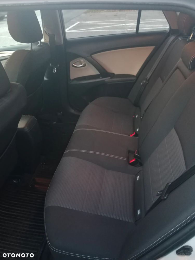 Toyota Avensis 2.0 D-4D Premium - 8